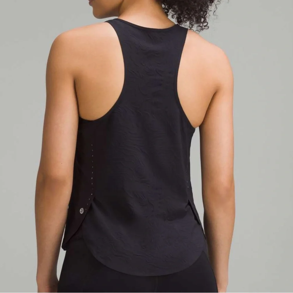 NWT Lululemon Lightweight Stretch Running Airflow In Emboss Black Tank size 6 - Picture 5 of 7